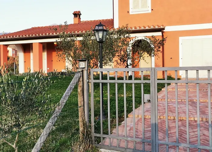 Luna Nuova Bed & Breakfast Sarzana